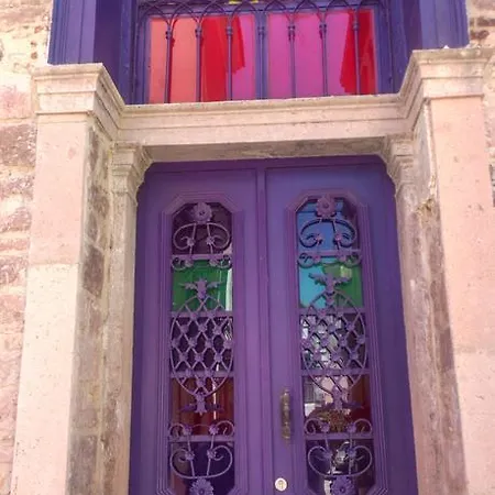 Lusin מלון