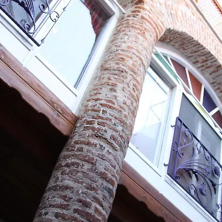 Lusin Hotel